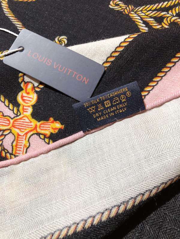 Louis Vuitton Scarf LVC00571